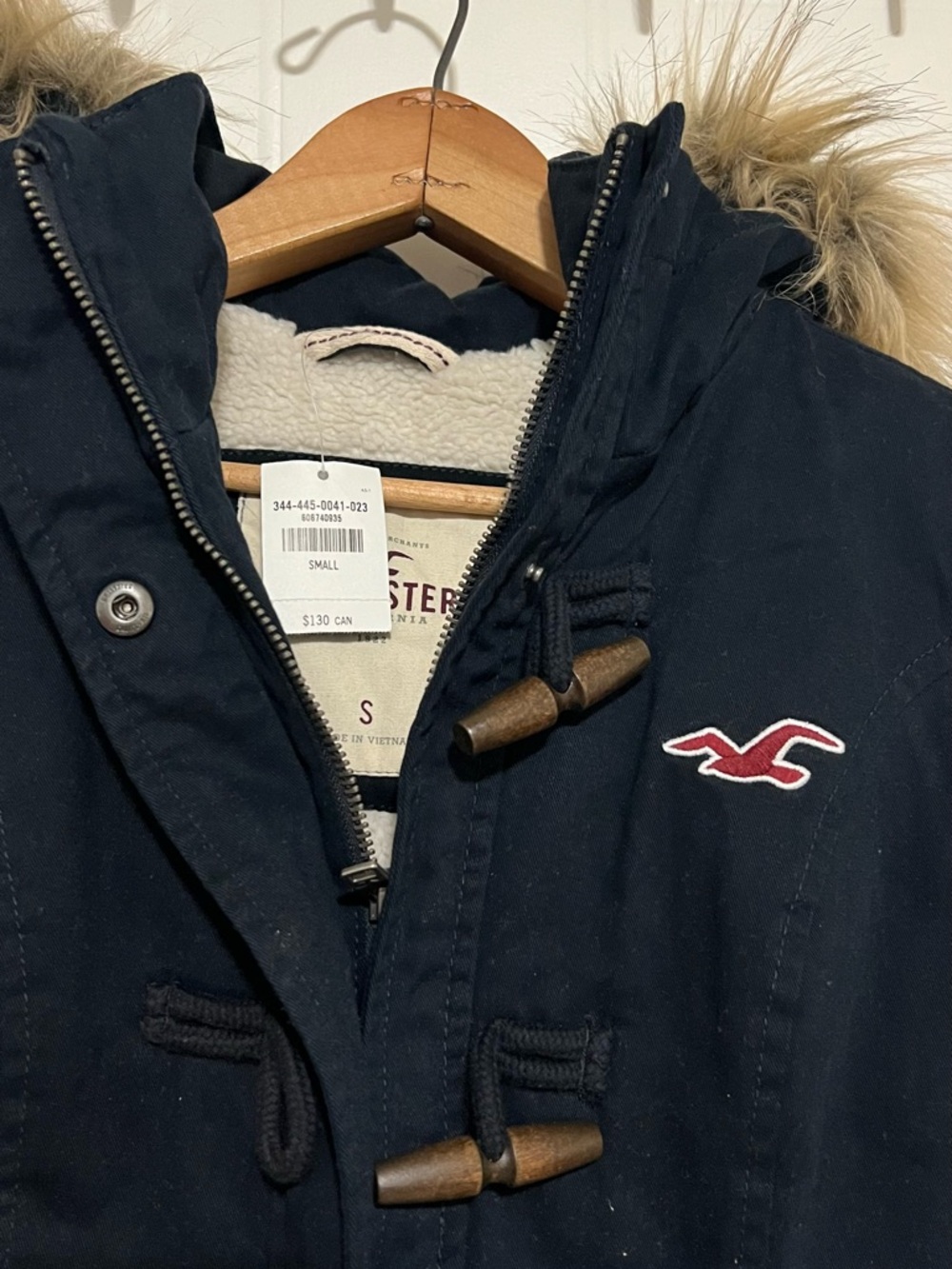 BNWT- Hollister Navy Hooded Jacket with Detachable Faux Fur Trim - Picture 2 of 7